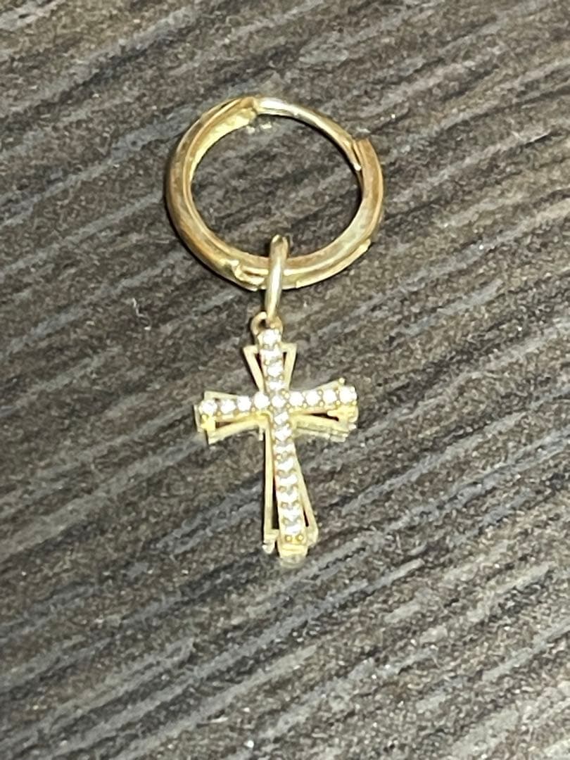 AVALANCHE 10K イエローゴールド クロスモチーフピアス