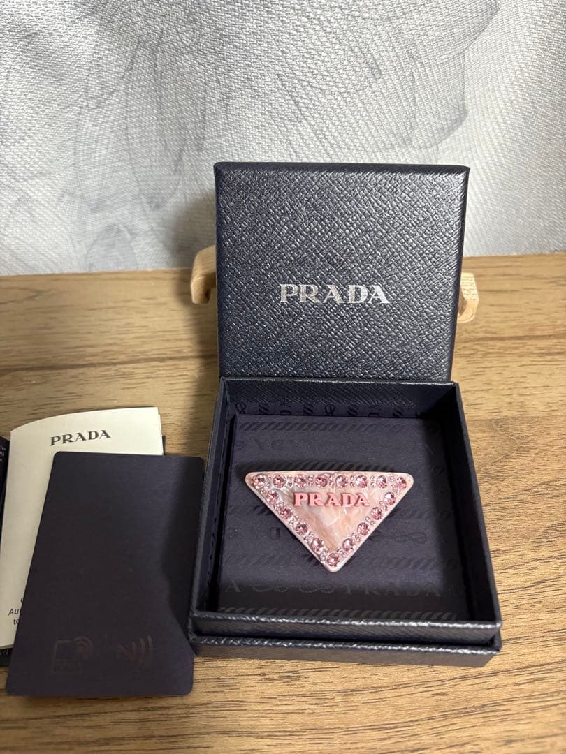 PRADA プレキシガラスヘアクリップ