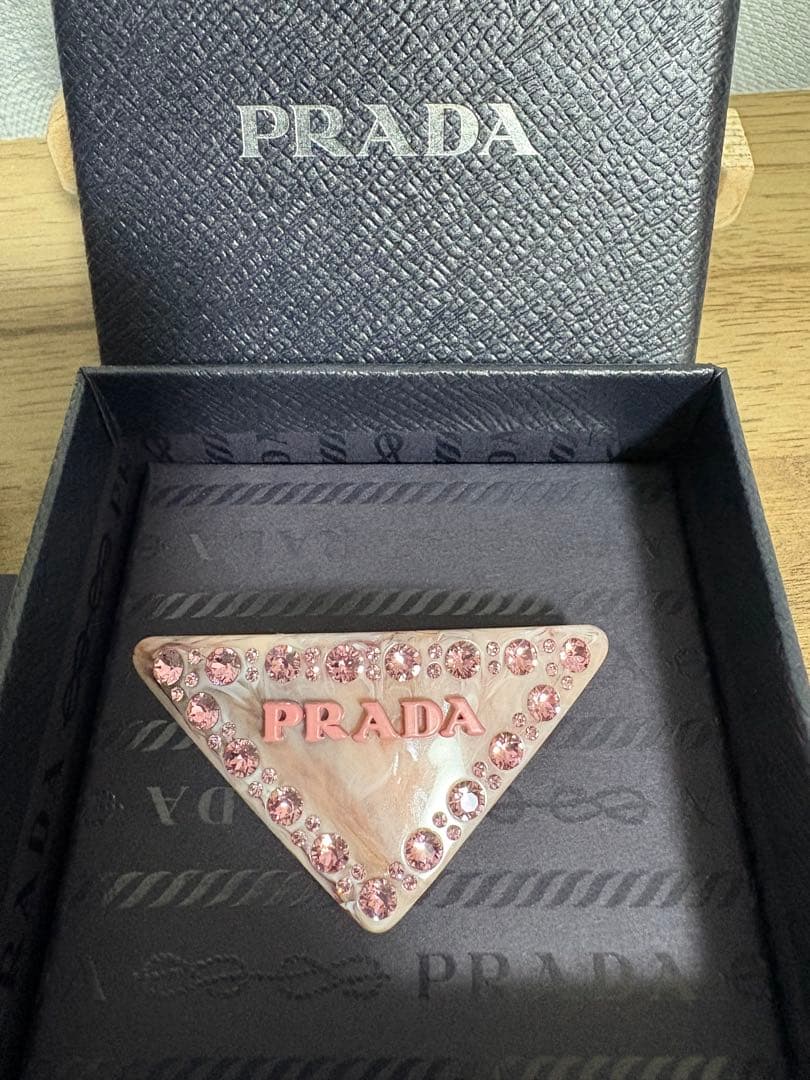 PRADA プレキシガラスヘアクリップ