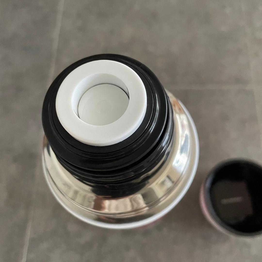 新品　Marimekko　マリメッコ　水筒　魔法瓶　ウニッコ　1L　北欧