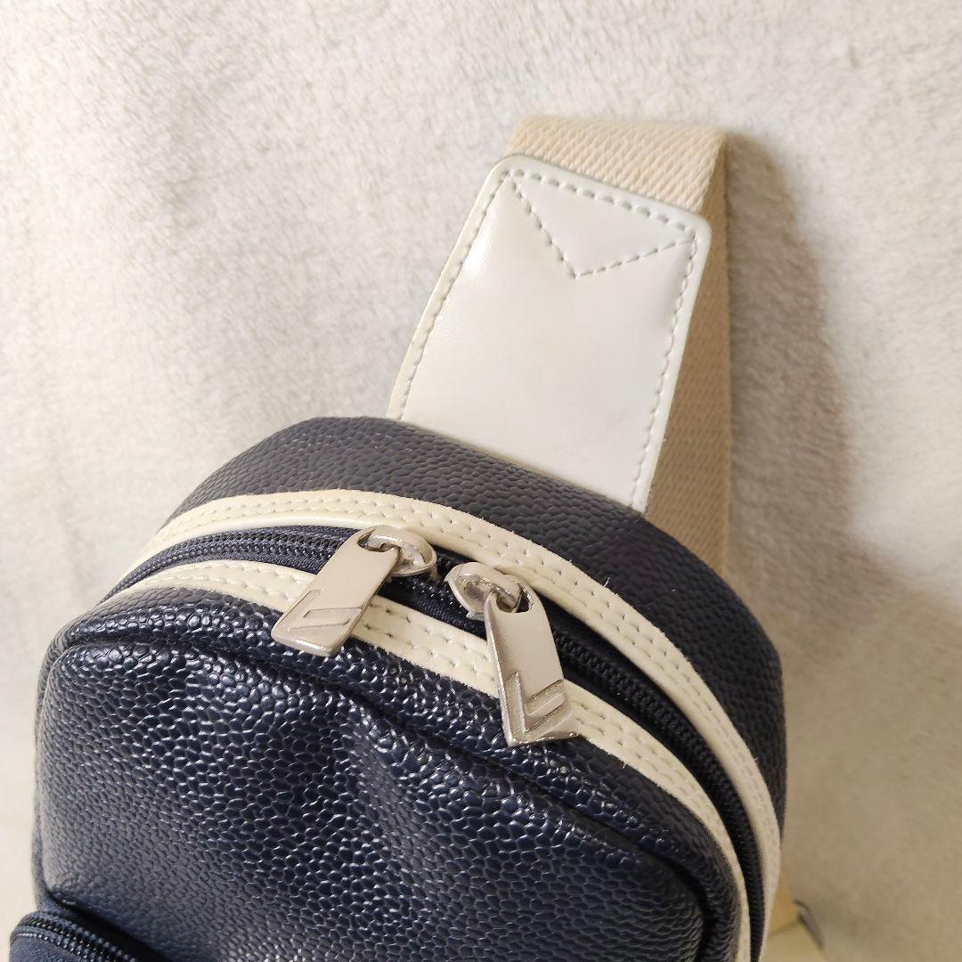 ムータマリン　ボディーバッグ　ネイビー ロゴ