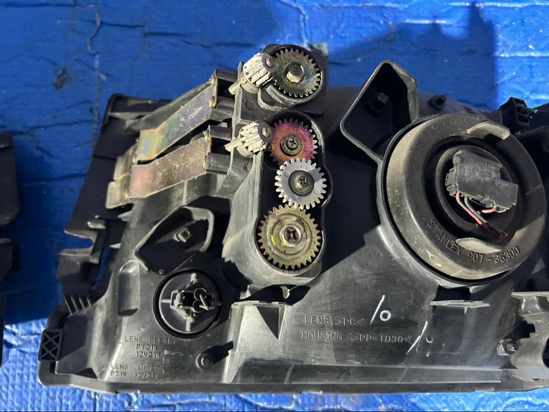 三菱　ミニキャブ　U62T ヘッドライト左右セット