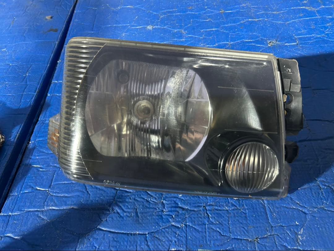 三菱　ミニキャブ　U62T ヘッドライト左右セット