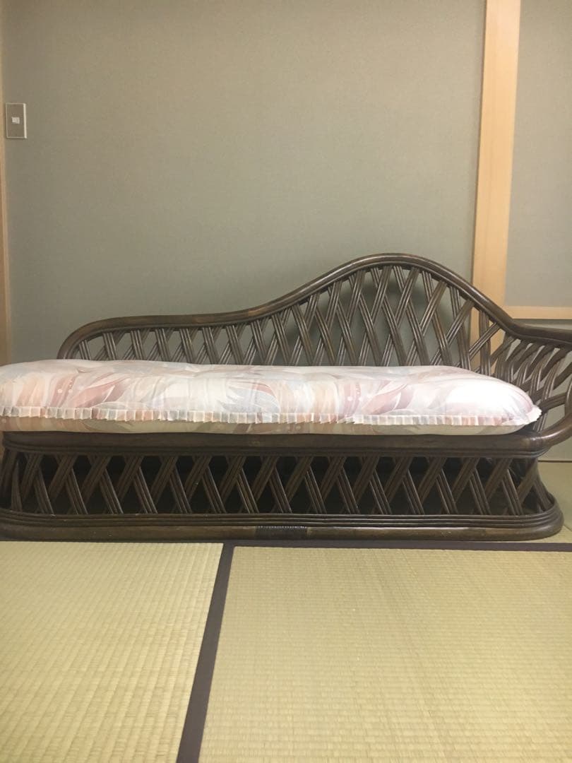 ねこ様　ラタンソファ 美しい曲線デザイン ダークブラウン　籐　猛暑対策