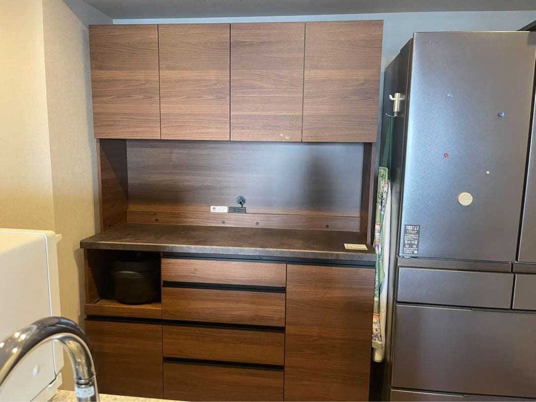 ブラウン木製キッチンキャビネット