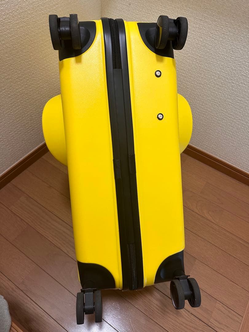 乗れるスーツケース　イエロー　クッション付き