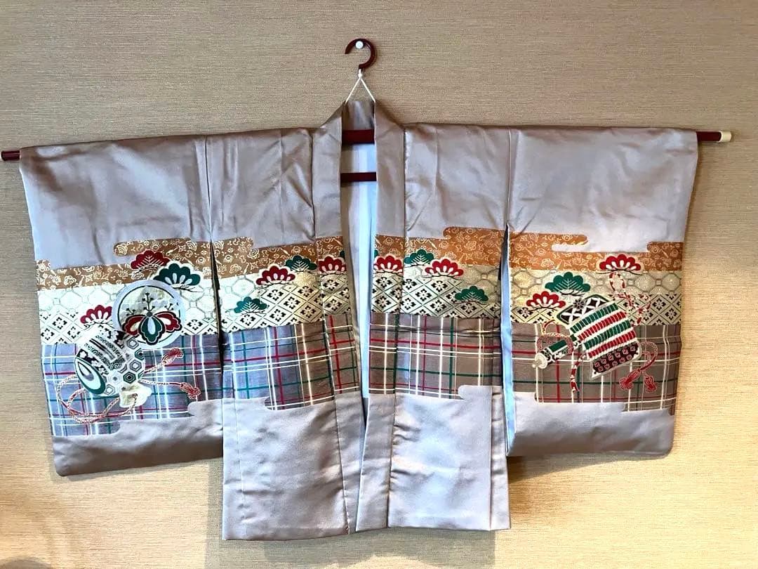 子供用羽織　アイボリー色　羽織紐付き　七五三　正絹