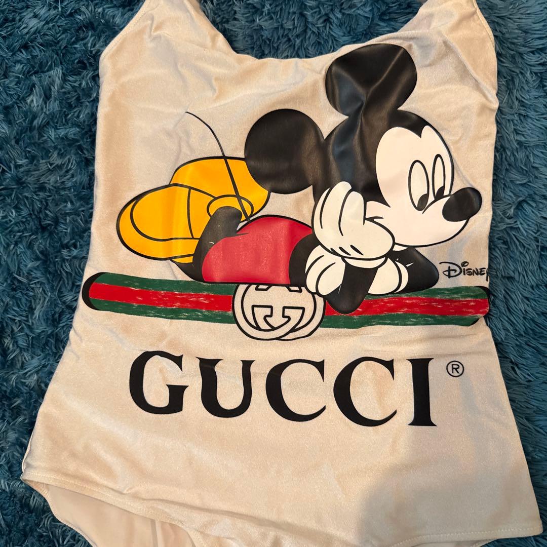 Gucci vs Disney 水着