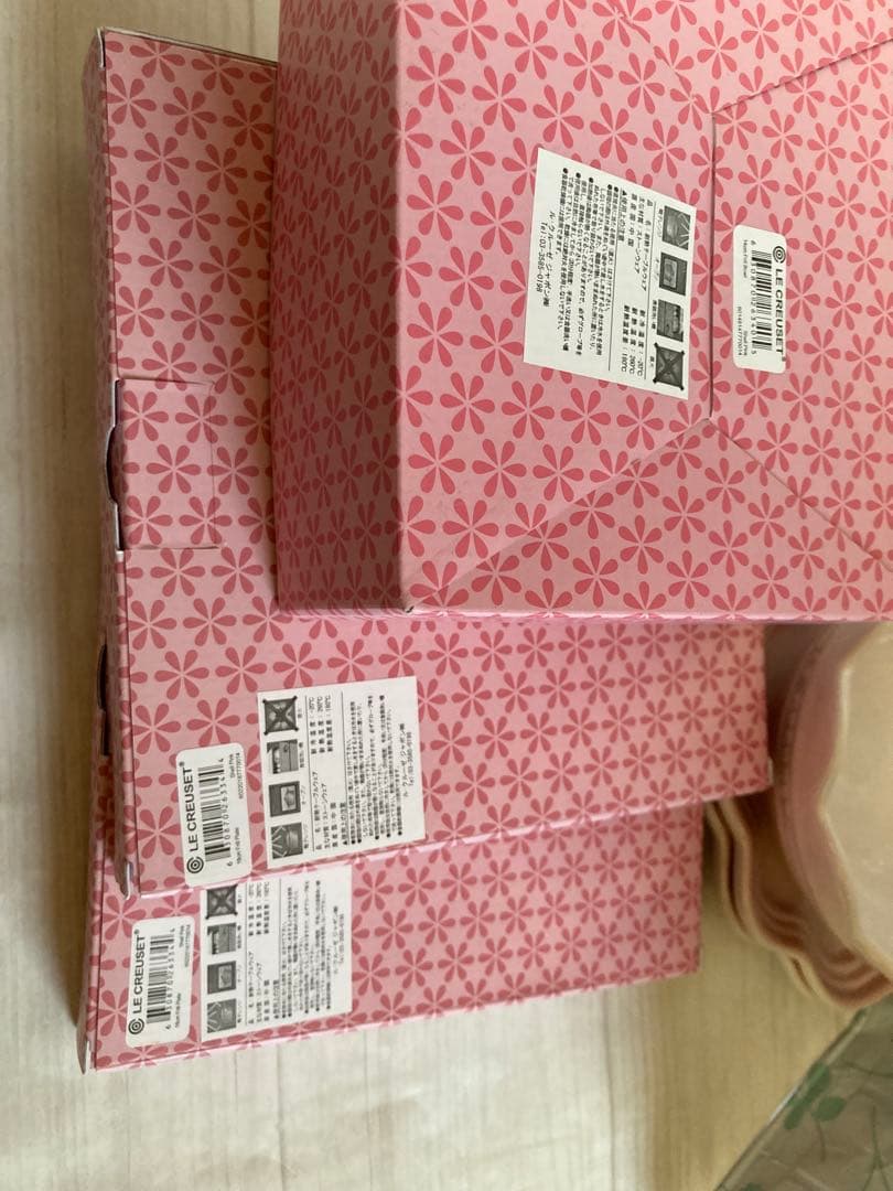 ルクルーゼ　シェルピンク　フリルボウル14㎝　フリルプレート18㎝　3点セット
