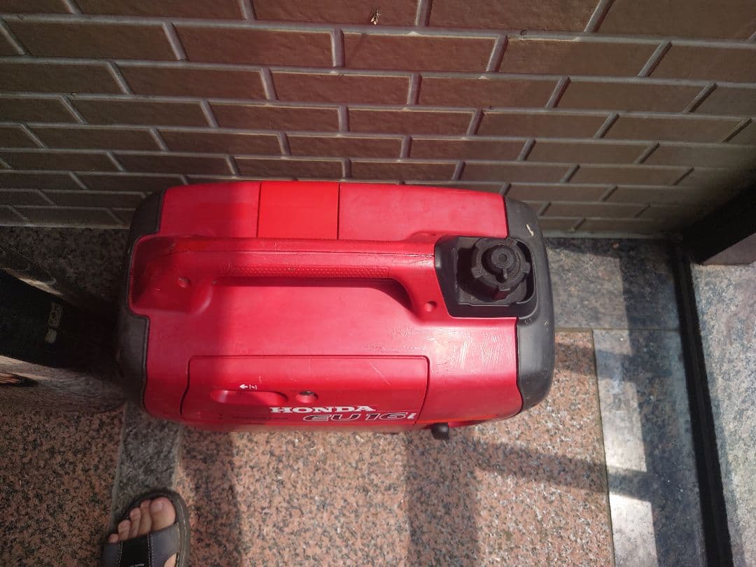 HONDA EU16i ポータブル発電機 赤