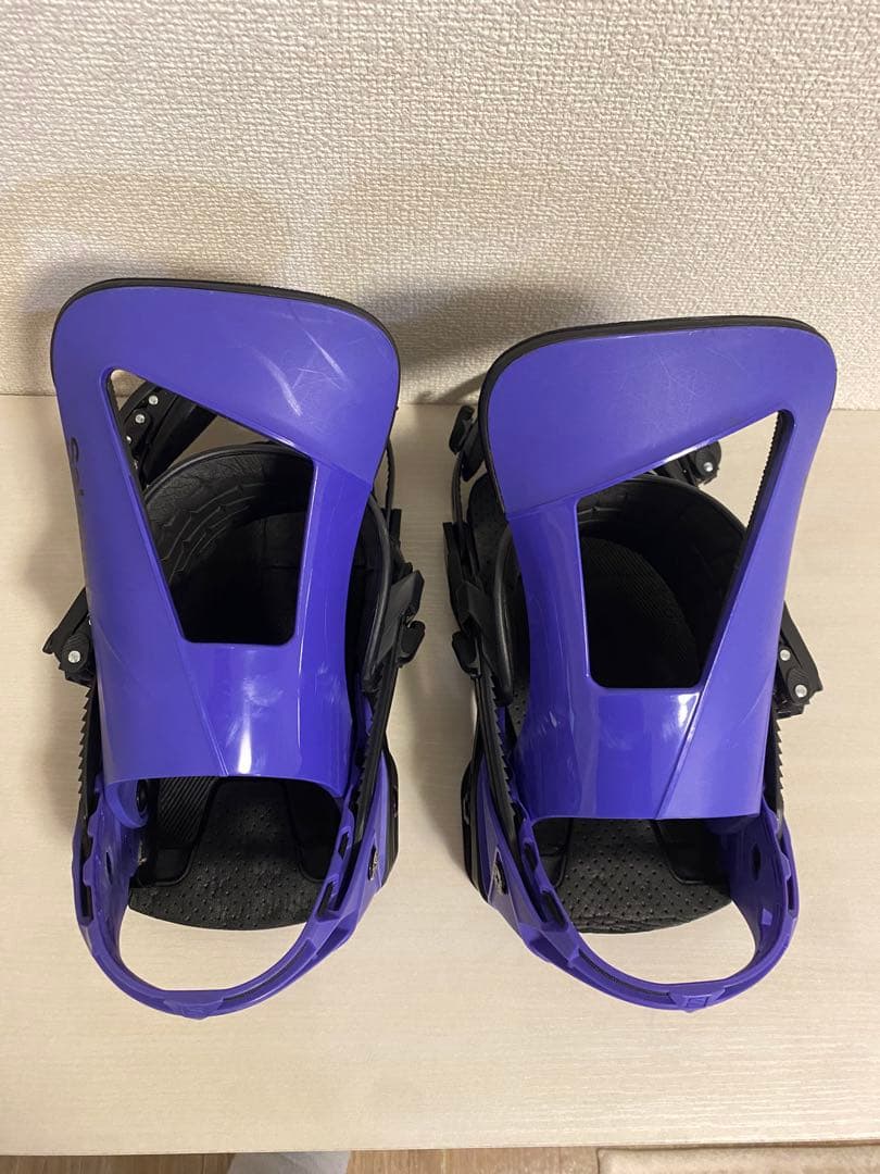 美品　SALOMON HOLOGRAM サロモン　ホログラム M 22-23