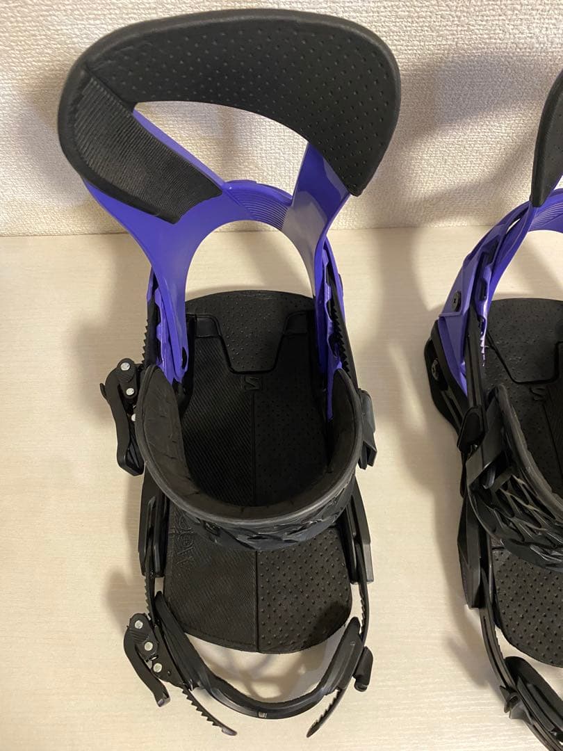 美品　SALOMON HOLOGRAM サロモン　ホログラム M 22-23