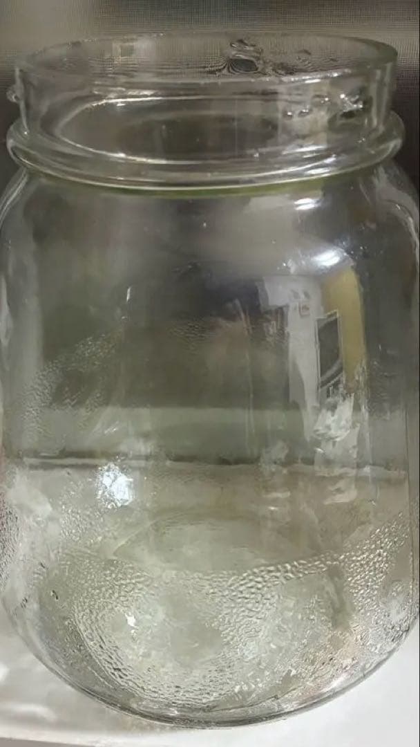 昭和　大きなレトロガラス瓶 赤い蓋付き　梅の花と、富士山が描かれた瓶