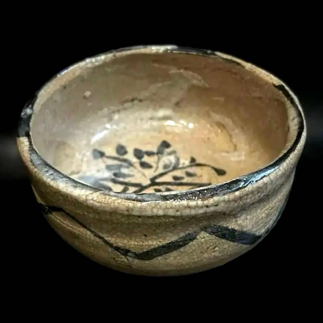 美しい古美術◾️蔵からかなり古そうな年代物の古志野焼か古唐津焼が出て来ました。