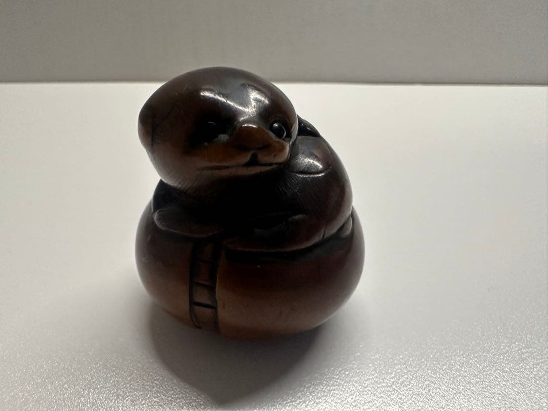 根付(netsuke) 犬の根付　玉山作　木製　江戸時代