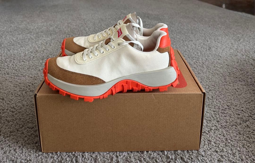 Camper スニーカー ホワイト/ベージュ/オレンジ