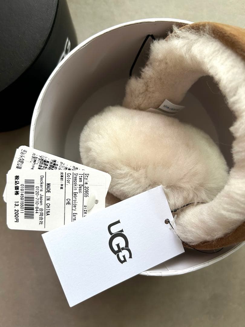 正規品　UGG シープスキンエンブロイダリーイヤ ーマフ