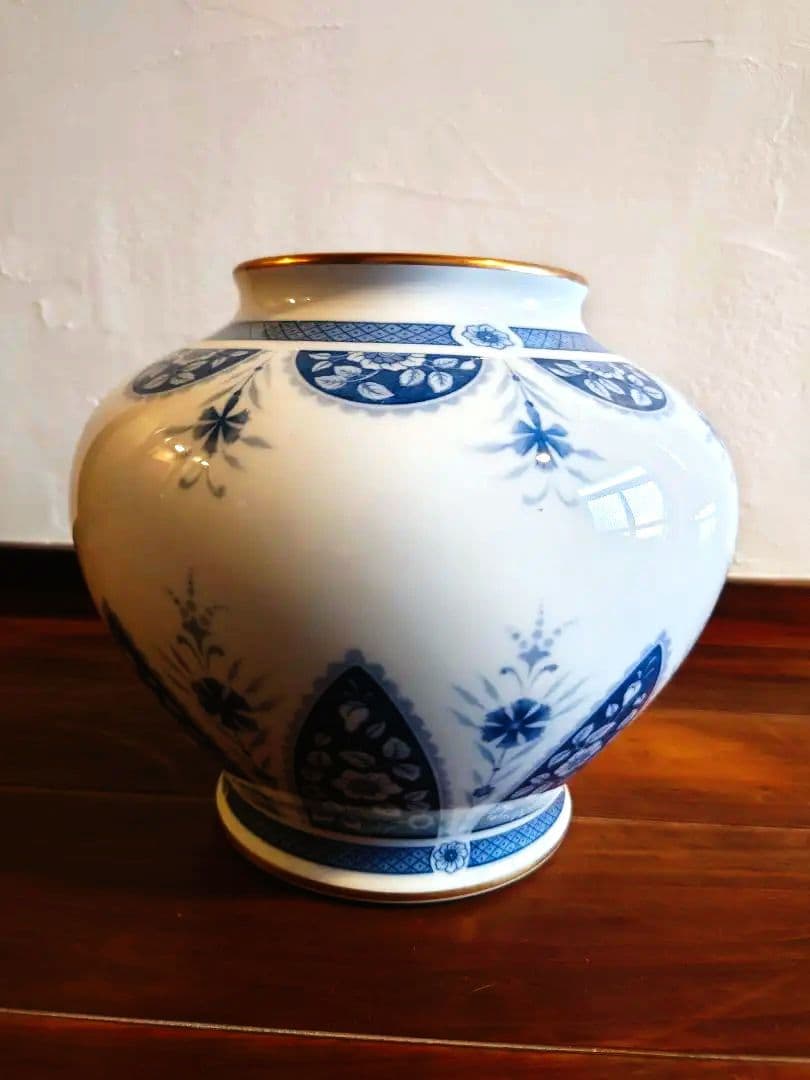 大倉陶園　呉須花文　花瓶