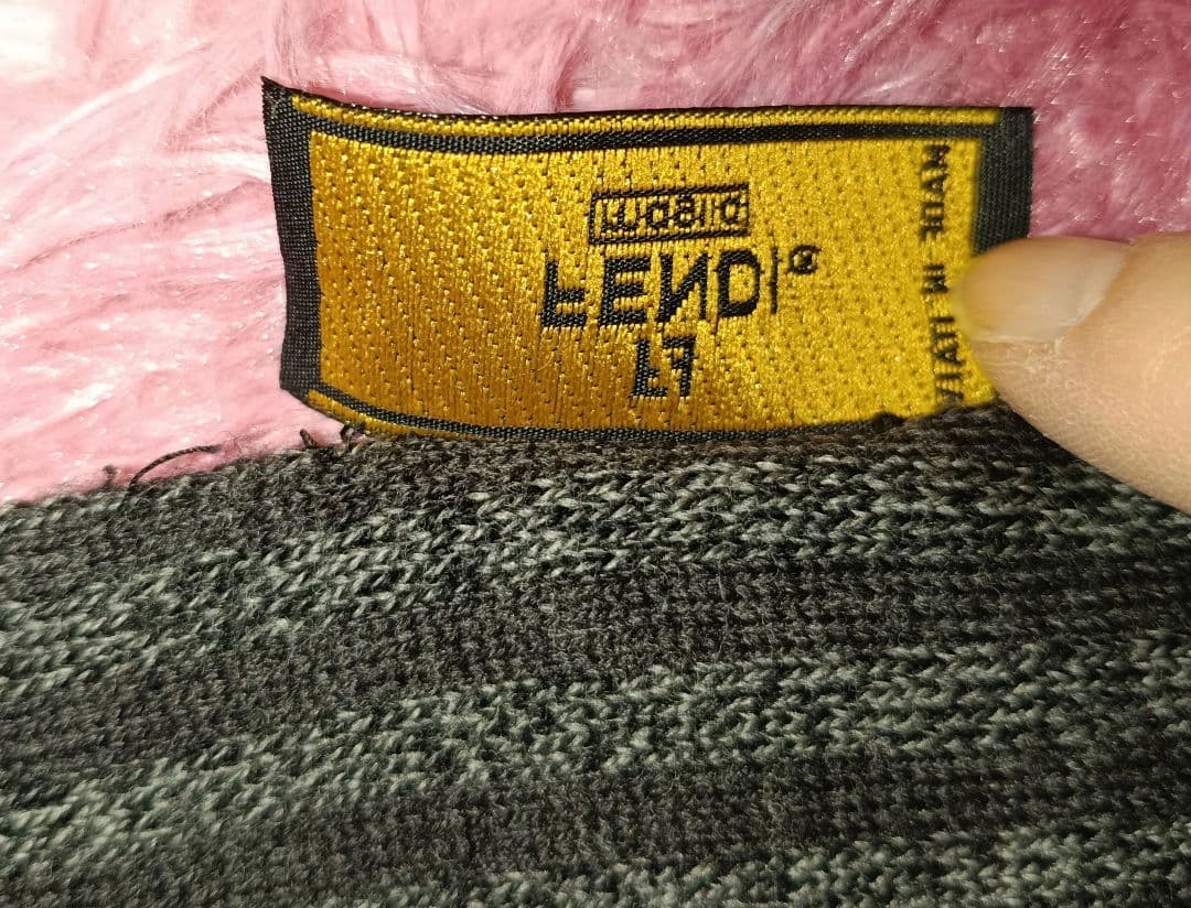 お買い得！FENDI フェンディ ズッカ柄 メンズマフラー
