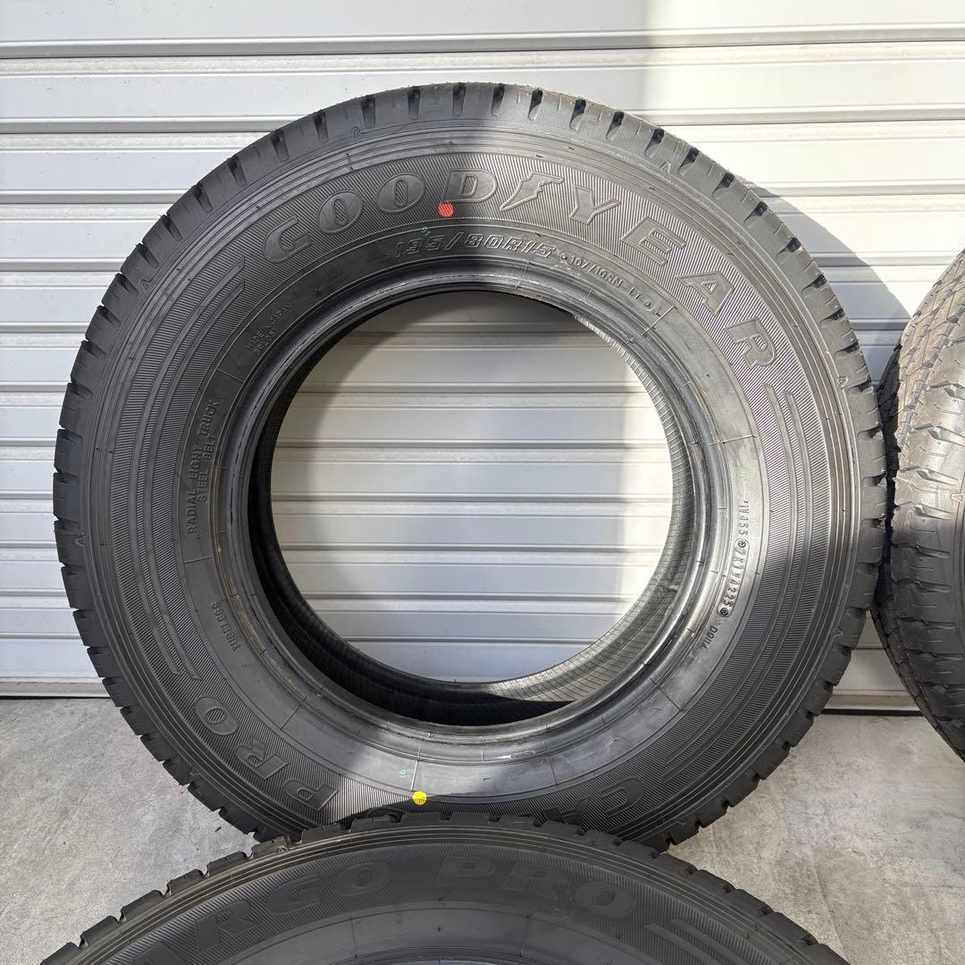 新古品 ハイエース 195/80R15 グッドイヤー 送料込み2025年製