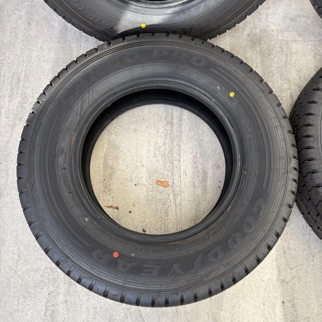 新古品 ハイエース 195/80R15 グッドイヤー 送料込み2025年製