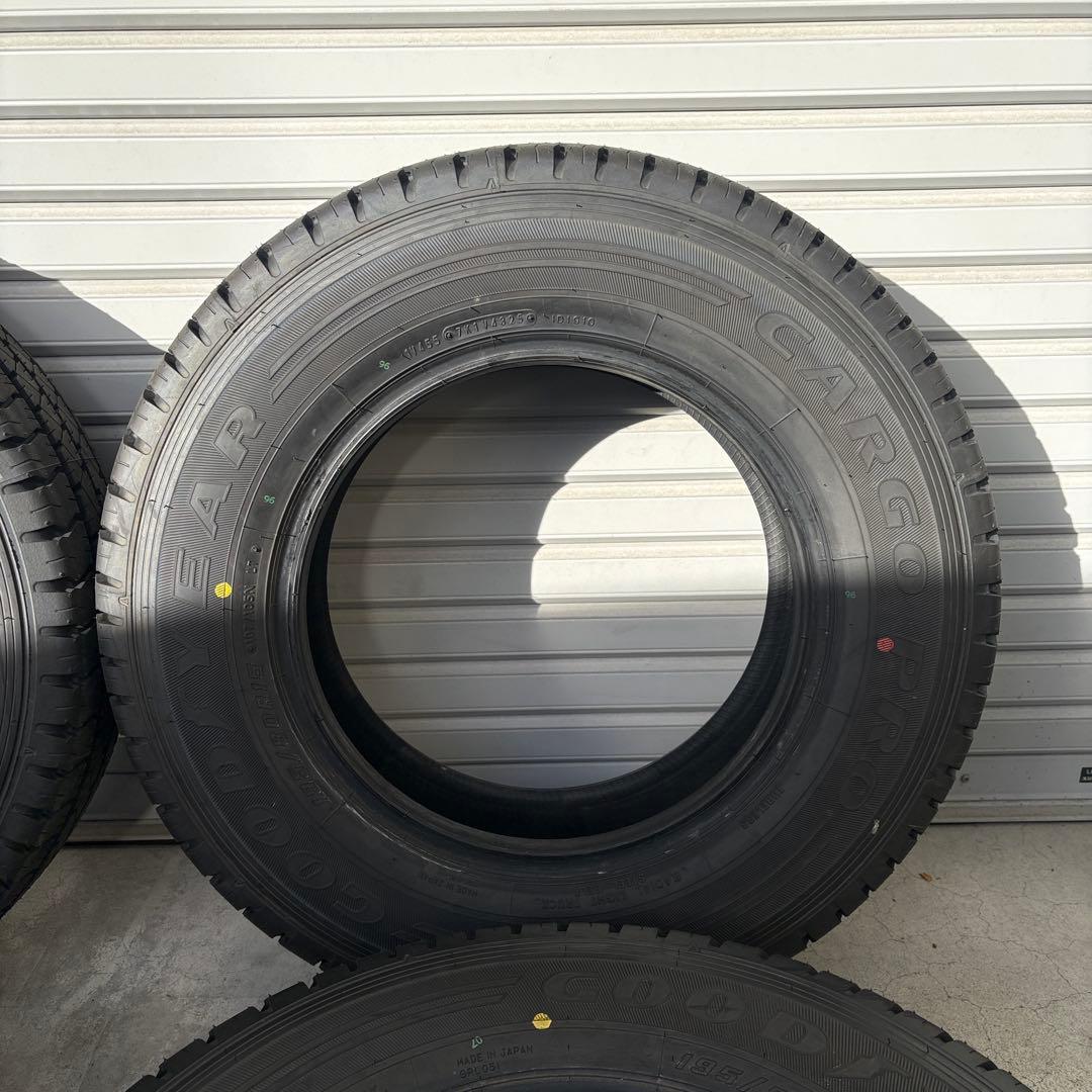 新古品 ハイエース 195/80R15 グッドイヤー 送料込み2025年製