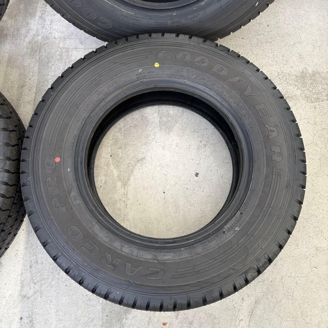 新古品 ハイエース 195/80R15 グッドイヤー 送料込み2025年製