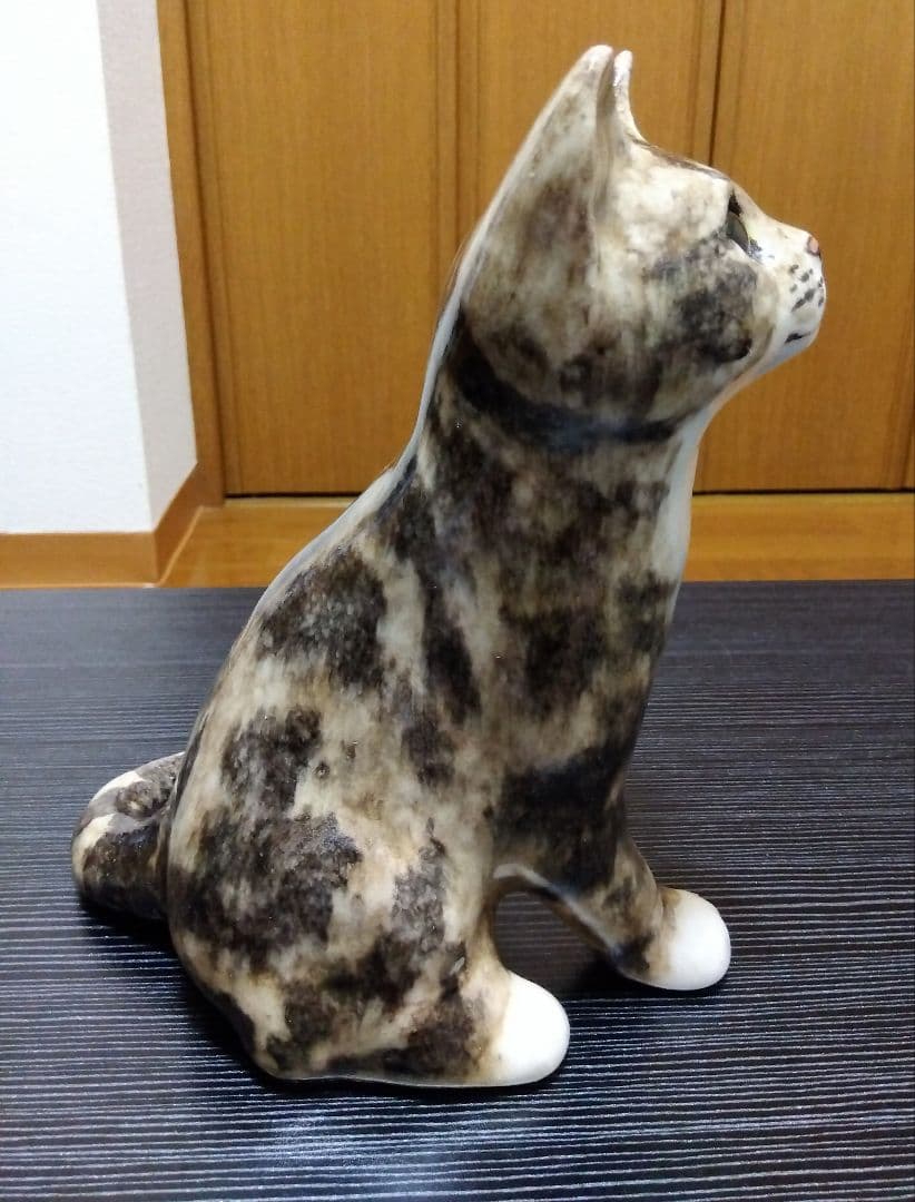 陶器 ウィンスタンレイ ケンジントンキャット サイズ3 見る人を追いかける猫