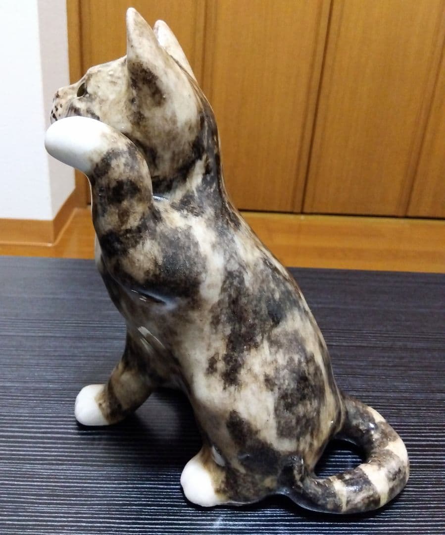 陶器 ウィンスタンレイ ケンジントンキャット サイズ3 見る人を追いかける猫
