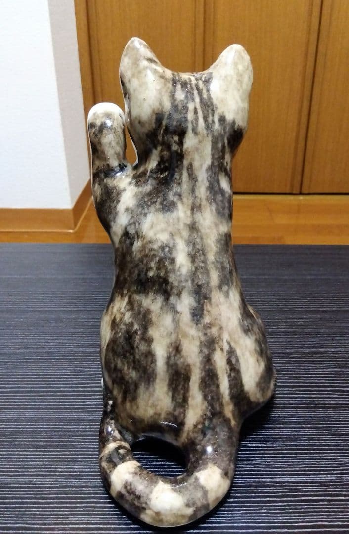 陶器 ウィンスタンレイ ケンジントンキャット サイズ3 見る人を追いかける猫