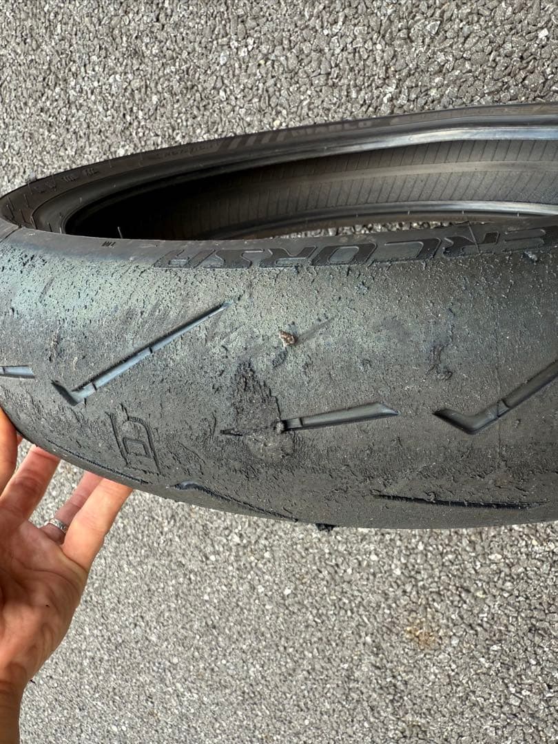 ピレリスーパーコルサV4 SC1 17インチ110/140前後セット