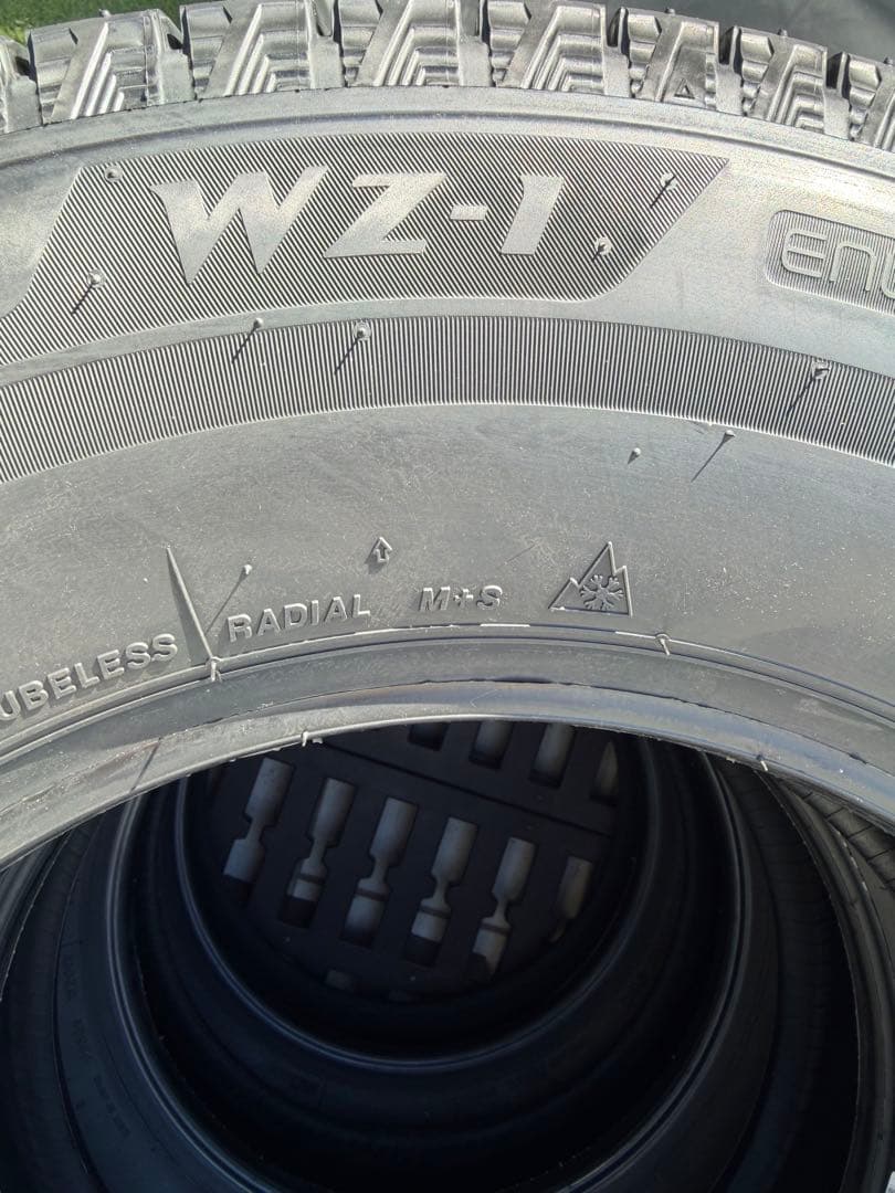 2025年製★新品★スタッドレスタイヤ★ブリザック WZ-1★195/80R15