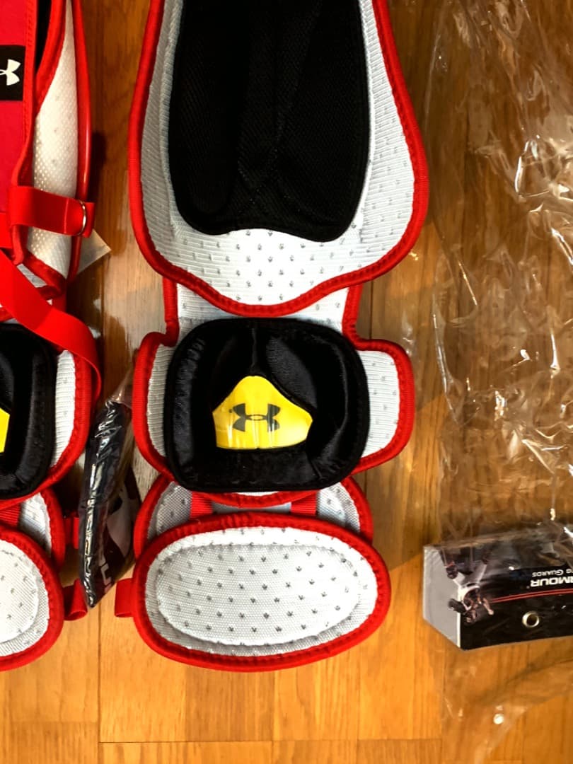 新品2026年アメリカ国内限定発売アンダーアーマー☆キャッチャーレッグガード☆赤