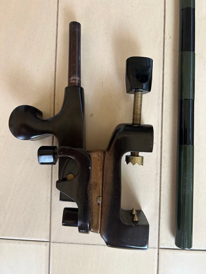 ダイワ竿掛け　凛　二本物、万力セット