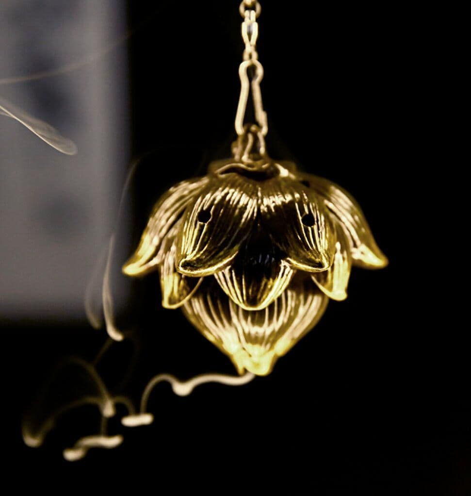 禅の意  加護を平安を保つ    陶磁器  仏手蓮の花香炉