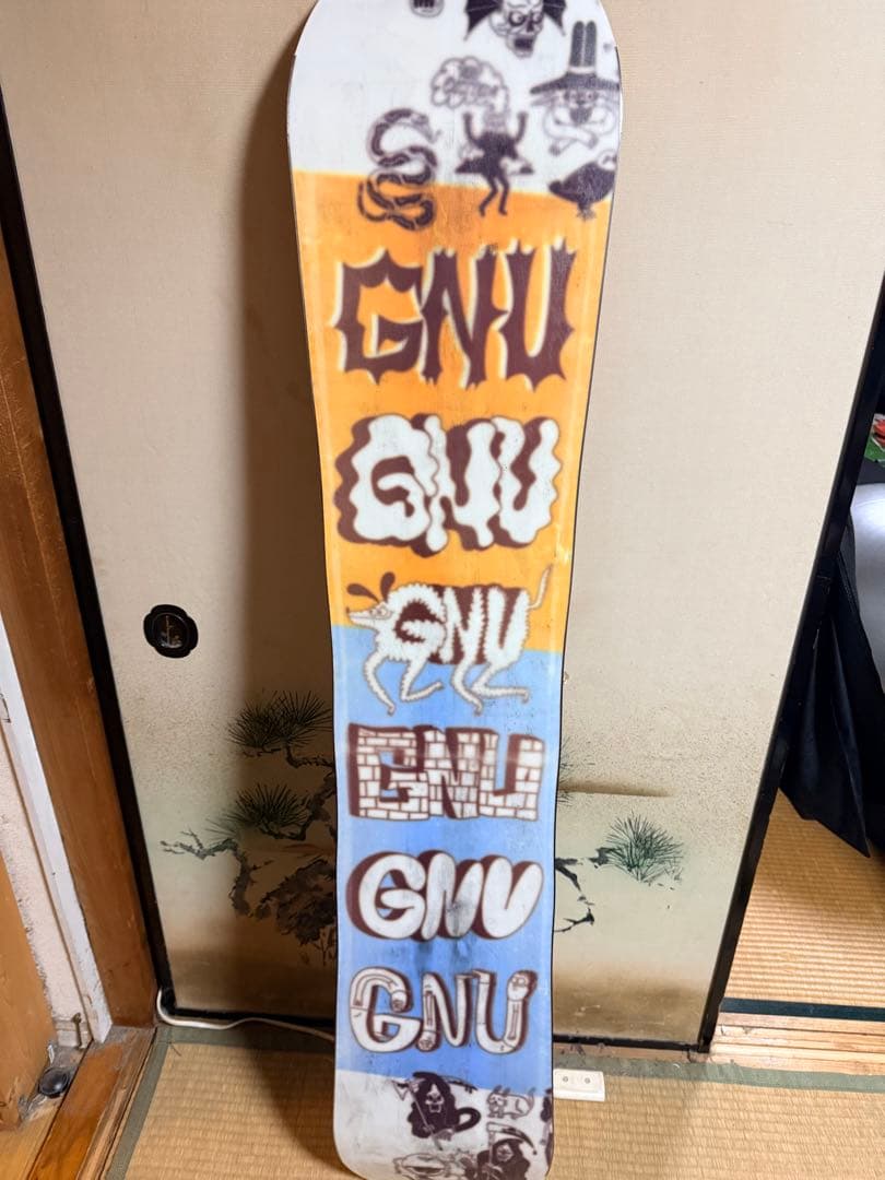 美品　GNU スノーボード 152cm