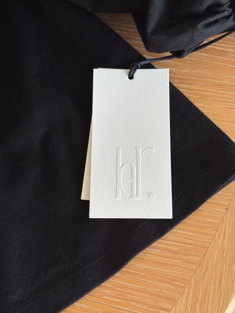 完売【HER. 】ボリュームスリーブカットトップス