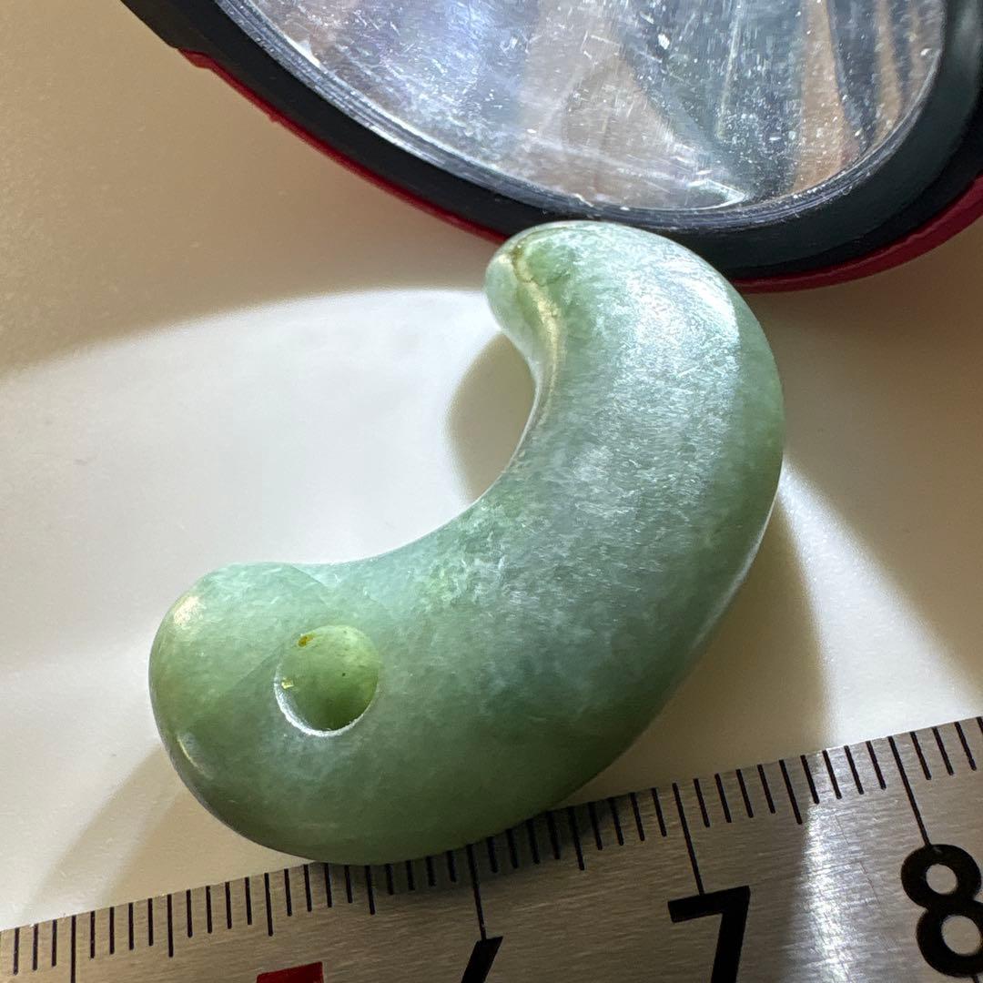 ヒスイ勾玉