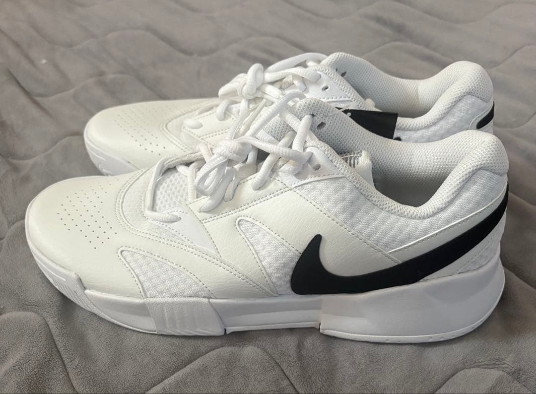 新品　ナイキ　コートライト4 テニスシューズ　27.5cm NIKE スニーカー