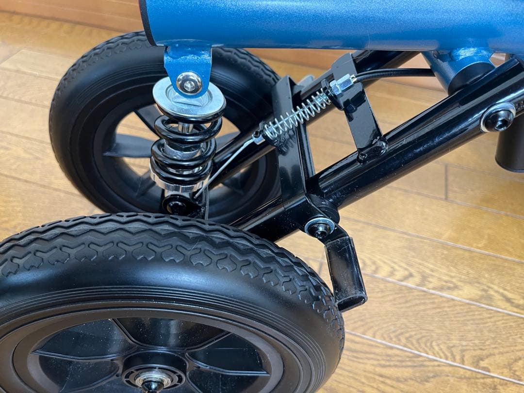 歩行補助器具　足置き付き バッグ付き