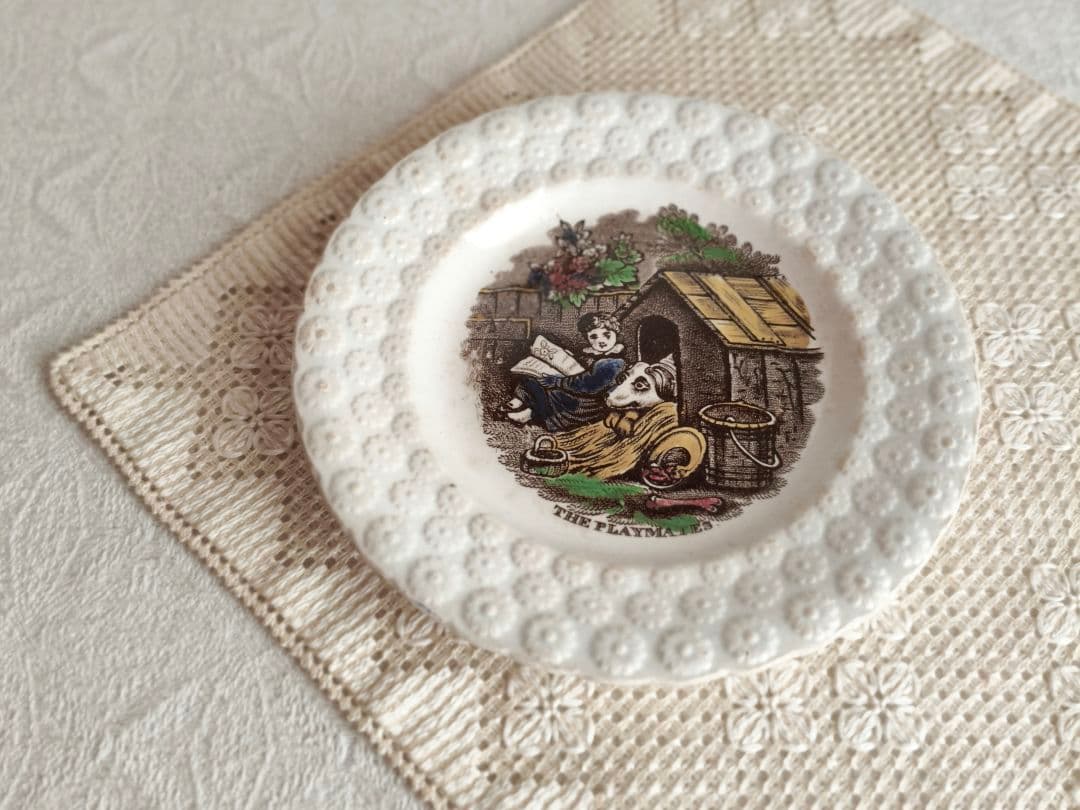 * antique plate ୨୧* フラワーレリーフ アンティークプレート