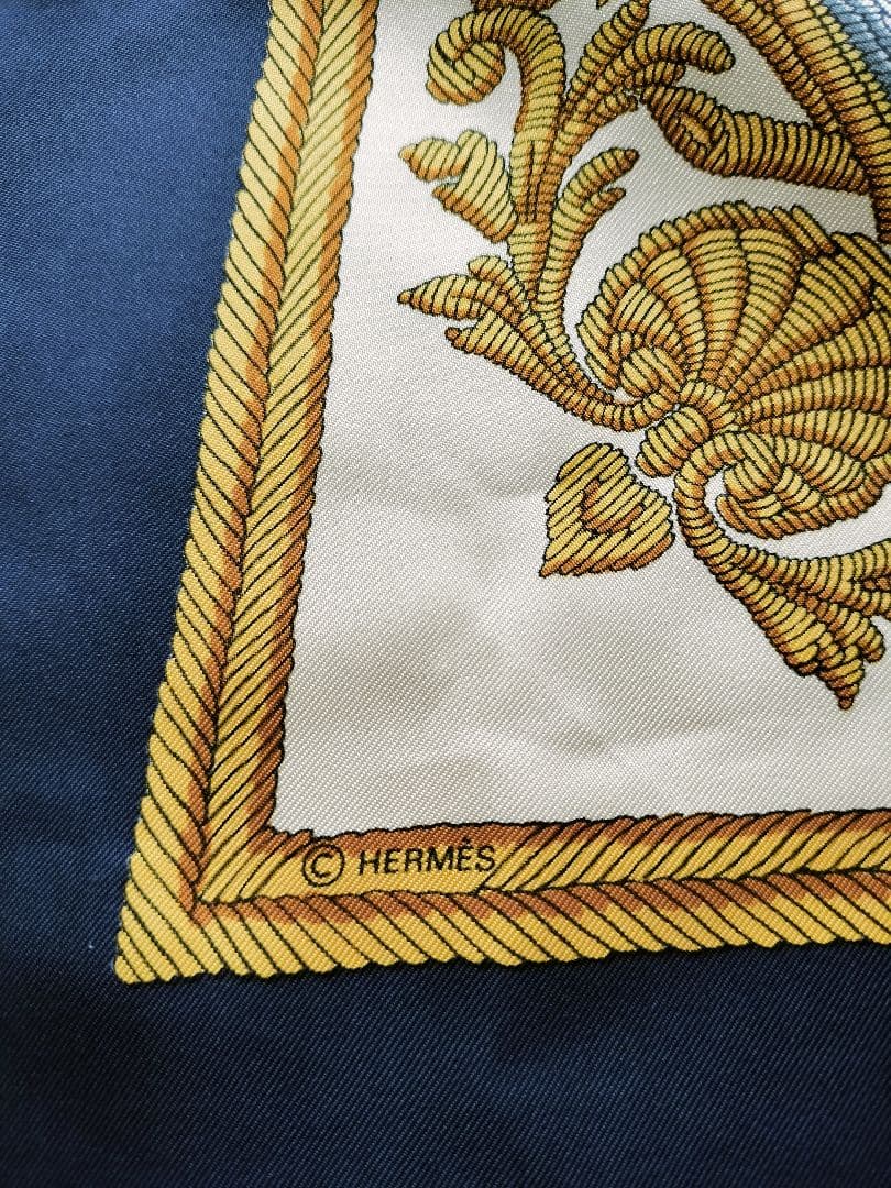 HERMES シルクスカーフ 紋章デザイン