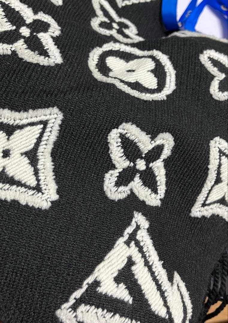 花*見様 LOUIS VUITTON ロゴマフラー ブラック