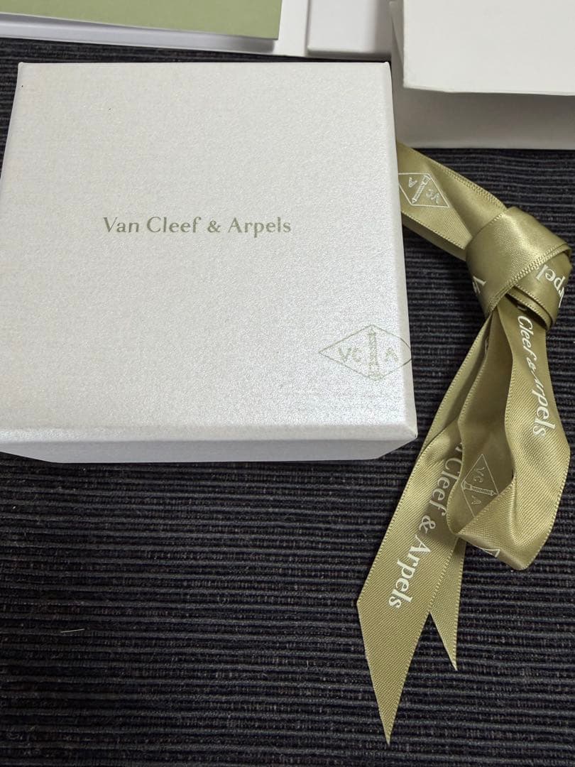 Van Cleef & Arpels スウィートアルハンブラ　ブレスレット