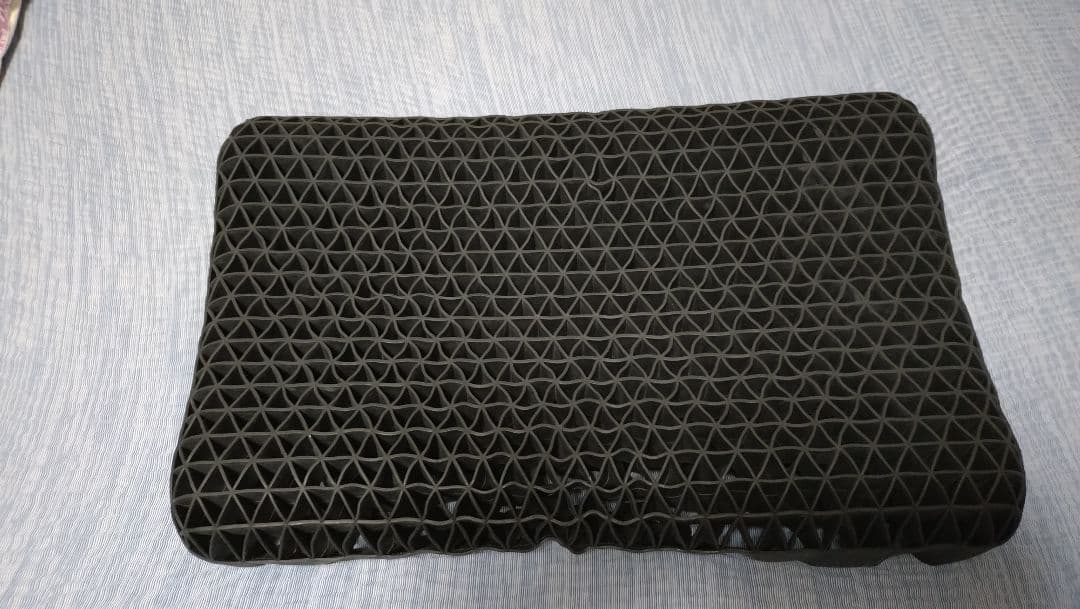 波状構造のブラックピローひつじのいらない枕中古