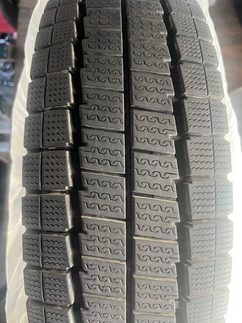 ダンロップ スタッドレス 195/80R15 LV01 2024年　送料込その2