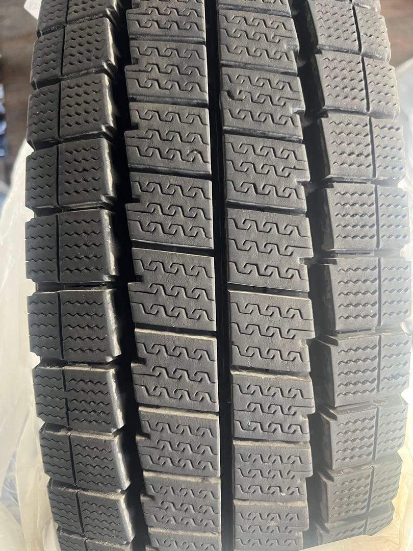 ダンロップ スタッドレス 195/80R15 LV01 2024年　送料込その2