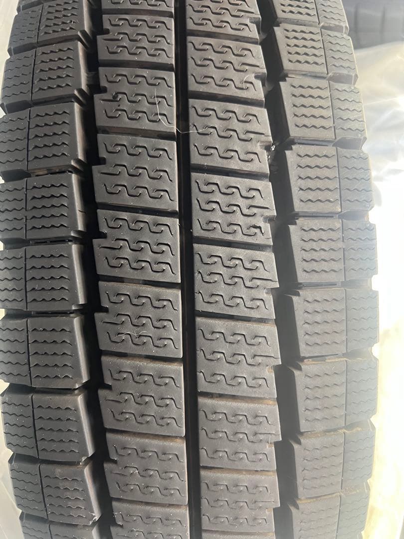 ダンロップ スタッドレス 195/80R15 LV01 2024年　送料込その2