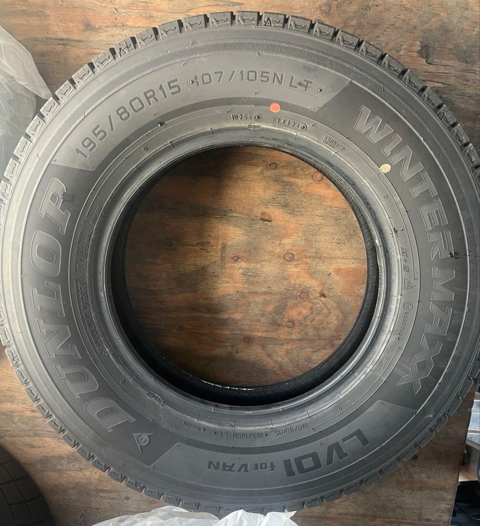 ダンロップ スタッドレス 195/80R15 LV01 2024年　送料込その2