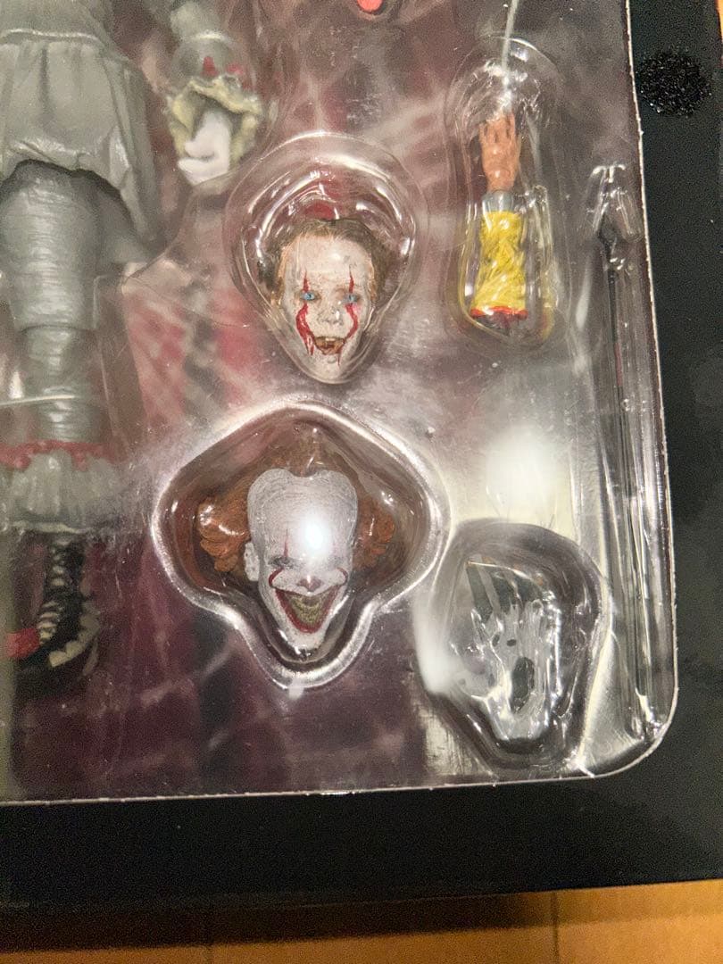 新品NECA ITペニーワイズ アクションフィギュア 18cm